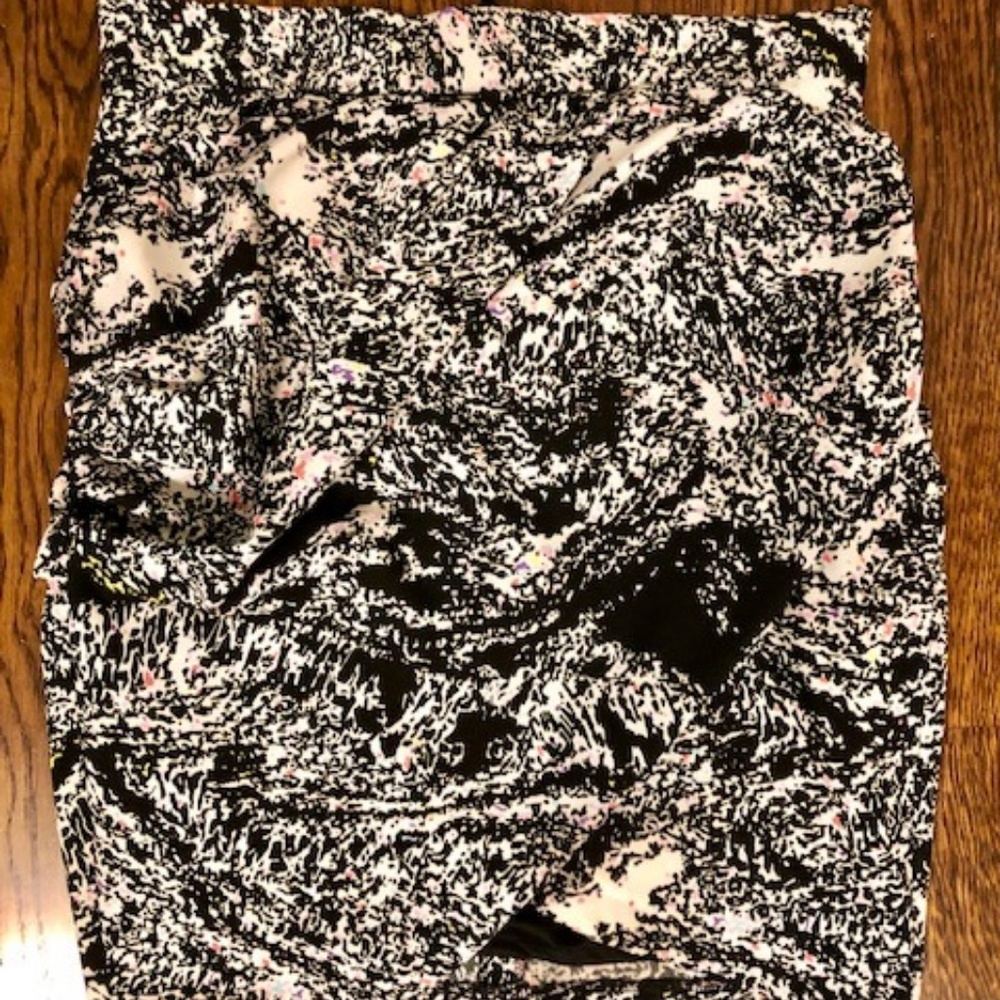 Pleated, black and white printed skirt